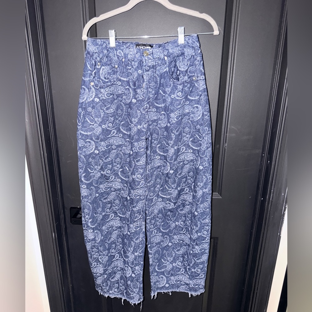 Fashion Nova size 5 Blue Paisley Print Boyfriend/Barrel Jeans